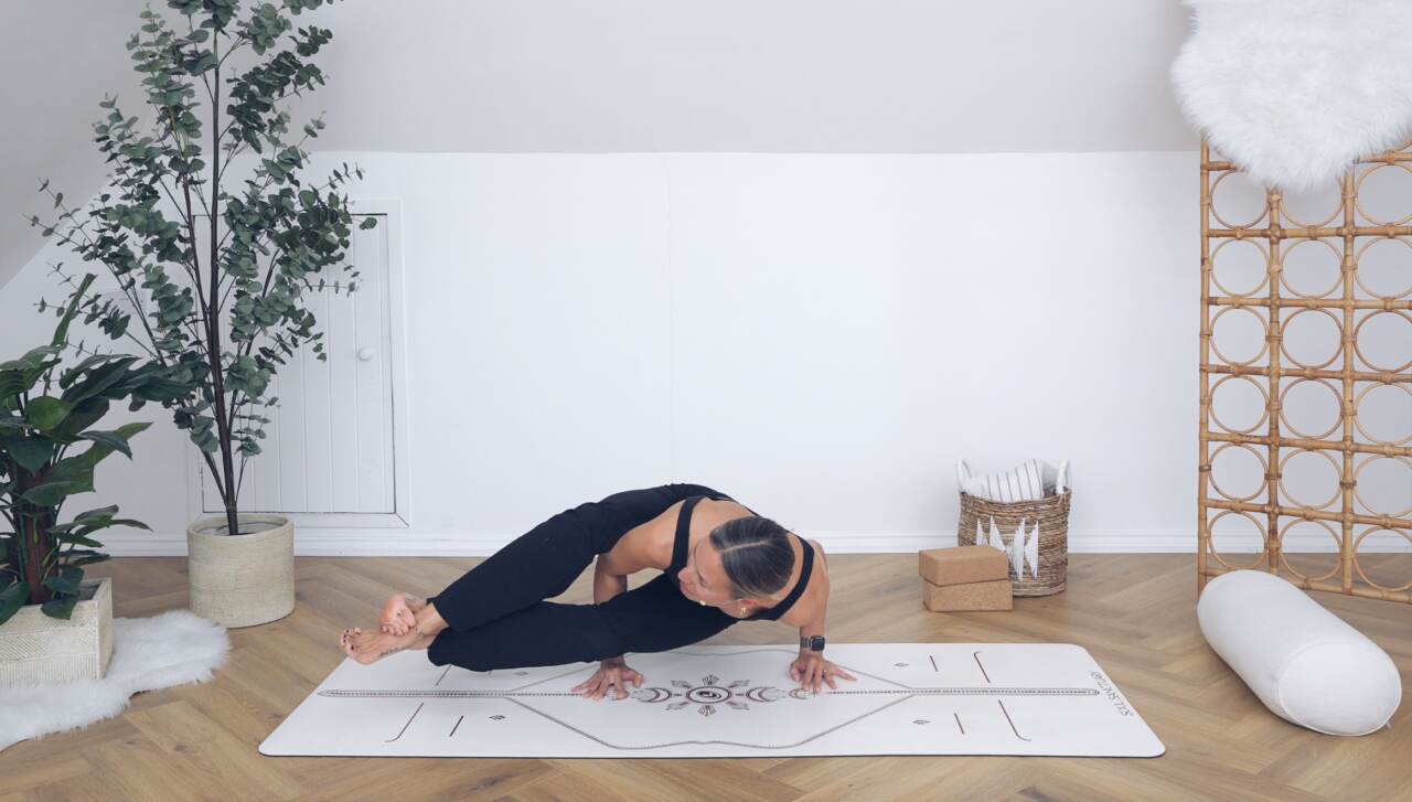 fold and fly to astavakrasana