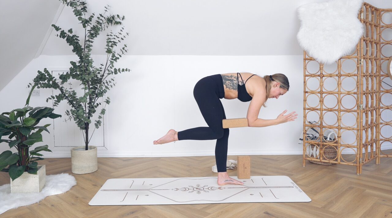 YOGANUARY 10.0, DAY 16: PLAYFUL PROPELLED PATHWAYS