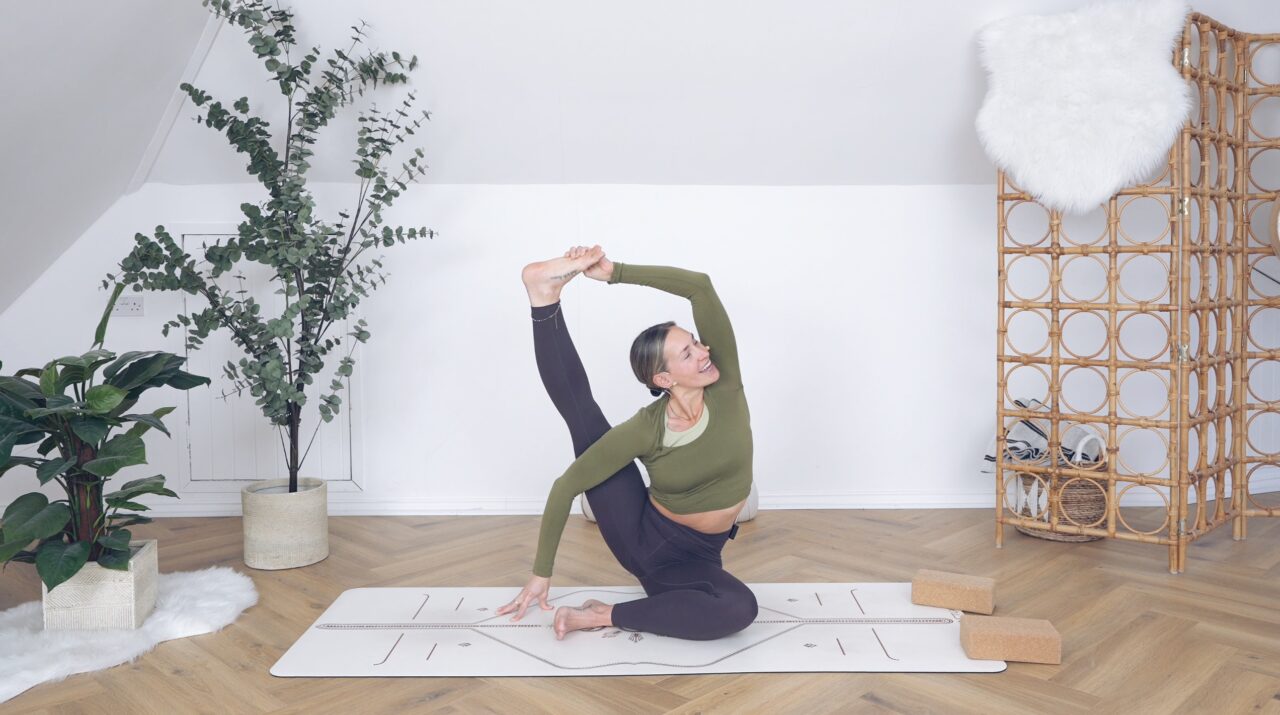 YOGANUARY 10.0, DAY 11: FULL BODY DEEP STRETCH + SCAN